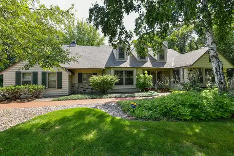 N25w30641 Ravine Ct, Pewaukee, WI 53072