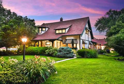 8028 Warren Ave, Wauwatosa, WI 53213