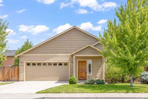 815 NW Green Forest Circle, Redmond, OR 97756