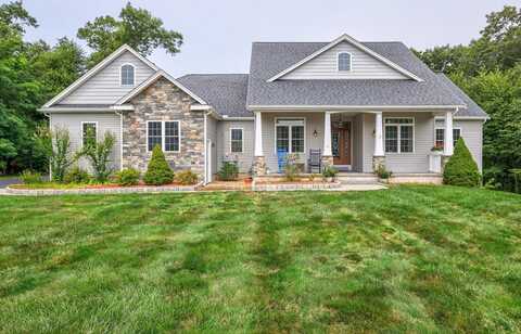 31 Noble St, Dudley, MA 01571