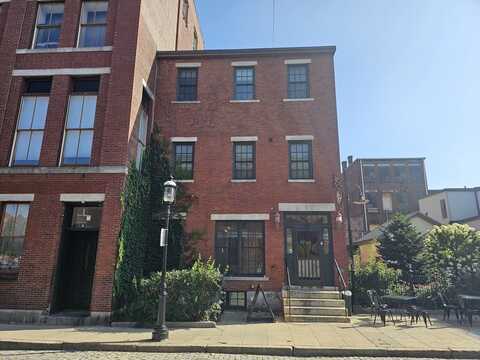 192-194 Middle St, Lowell, MA 01852