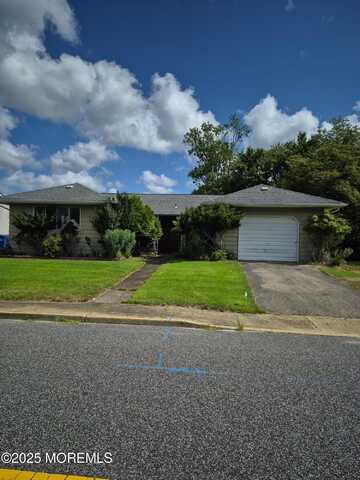 62 Barbados Drive S, Toms River, NJ 08757