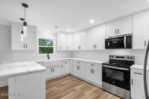 356 Railroad Avenue, Bayville, NJ 08721