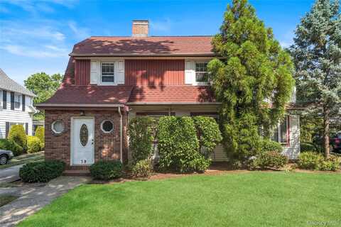 39 Remsen Lane, Floral Park, NY 11001