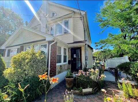 19027 109th Road, Saint Albans, NY 11412