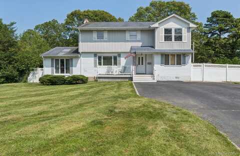 205 Fawn Court, East Islip, NY 11730