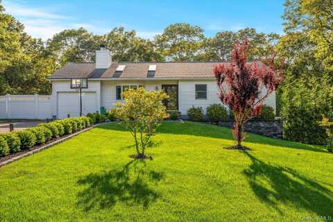 27 Bittersweet South Extension, Hampton Bays, NY 11946