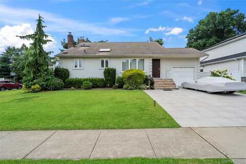 33 Shelter Hill Road, Plainview, NY 11803