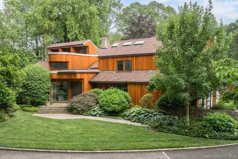 6 Old Farm Lane, Old Westbury, NY 11568