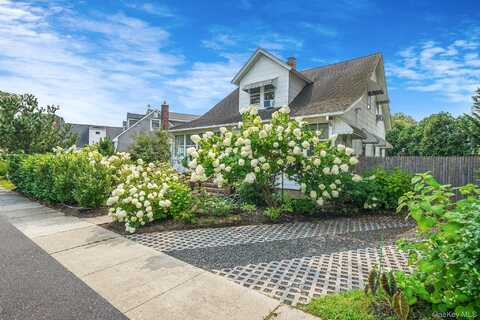 196 Melville Road, Farmingdale, NY 11735