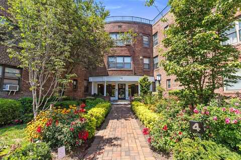 4 Townhouse Place, Great Neck, NY 11021