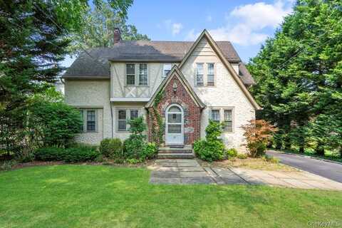 19 Elliot Road, Great Neck, NY 11021