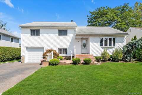 19 Lincrest Street, Syosset, NY 11791