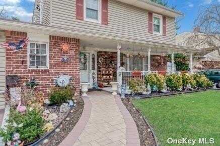 19 August Lane, Hicksville, NY 11801