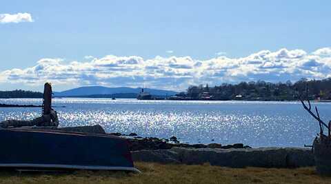 193 S Wharf Road, Brooksville, ME 04617