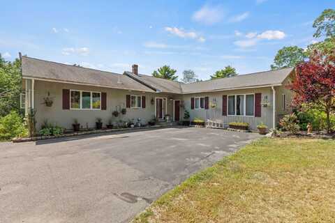 28 Oakledge Hills Road, Raymond, ME 04071