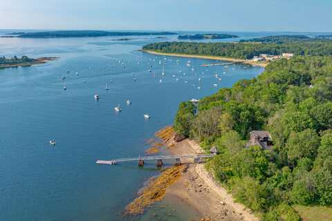 9 Central Landing Road, Chebeague Island, ME 04017