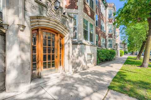 2946 N Pine Grove Avenue, Chicago, IL 60657