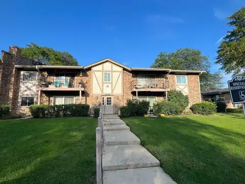 9s025 Lake Drive, Willowbrook, IL 60527