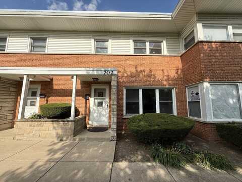 702 E Shabonee Trail, Mount Prospect, IL 60056