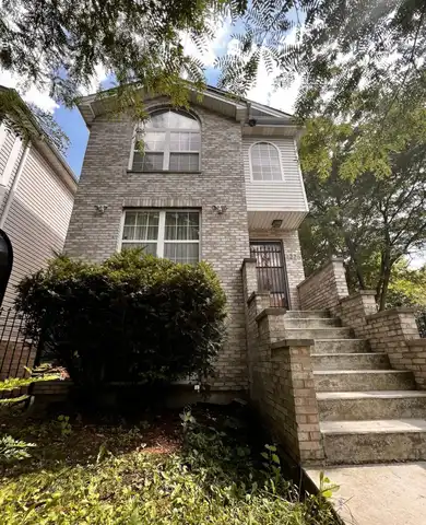 1225 W Garfield Boulevard, Chicago, IL 60636