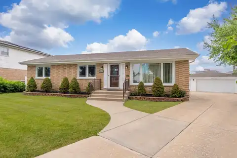 8213 W Lyons Street, Niles, IL 60714