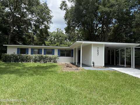 7037 CHERBOURG Avenue N, Jacksonville, FL 32205