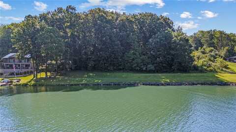 490 E Mohawk Drive, Malvern, OH 44644