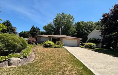 5785 Royal Drive, Willoughby, OH 44094