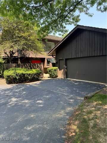 407 Meadowview Drive, Aurora, OH 44202