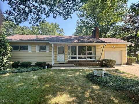 1967 Far View Road, Akron, OH 44312