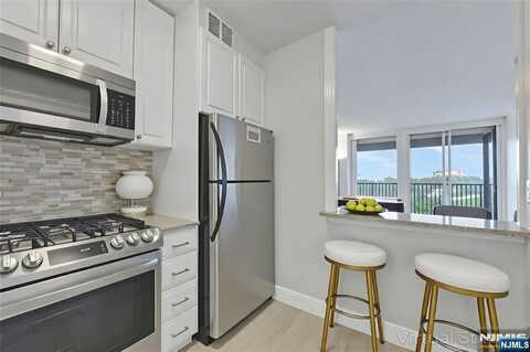 5 Horizon Road #802, Fort Lee, NJ 07024
