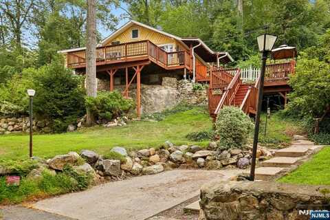 13 Rock Road, West Milford, NJ 07480