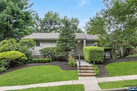154 Summit Avenue, Waldwick, NJ 07463