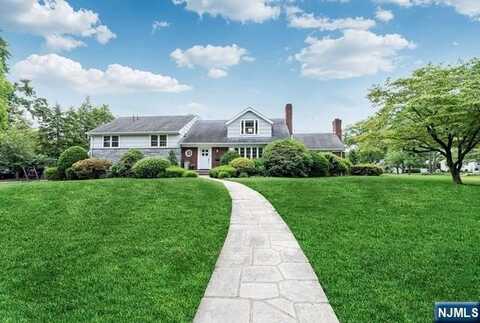 32 Lowell Road, Glen Rock, NJ 07452