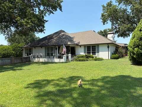 2701 Oxford Court, Bartlesville, OK 74006