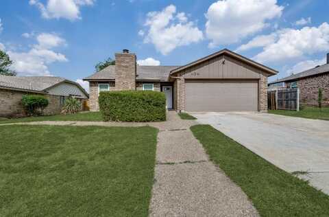 104 Grand Meadow Drive, Fort Worth, TX 76108