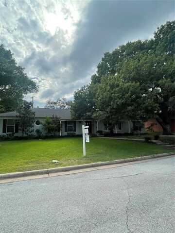 4400 Warnock Court, Fort Worth, TX 76109