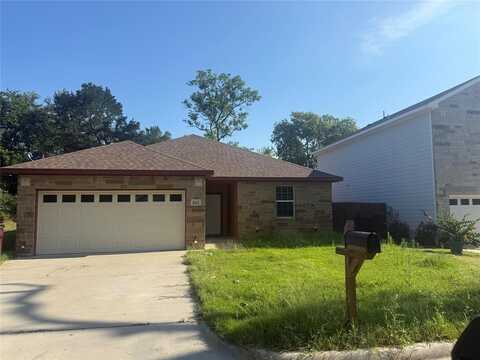 613 E 7th Street, Bonham, TX 75418