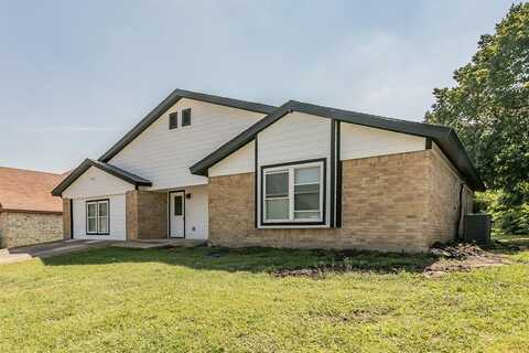 7205 Independence Lane, Forest Hill, TX 76140