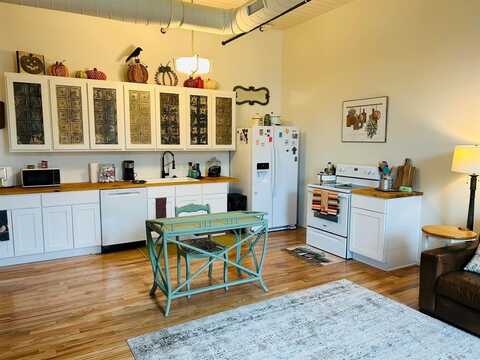 201 Chambers Street, Cleburne, TX 76031