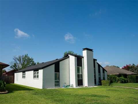 2214 Roundrock Drive, Carrollton, TX 75007