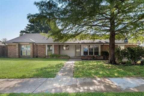 816 Little Creek Drive, Euless, TX 76039
