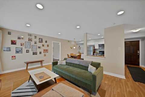 2722 Knight Street, Dallas, TX 75219