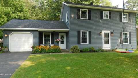 47 Algonquin Road, Halfmoon, NY 12065