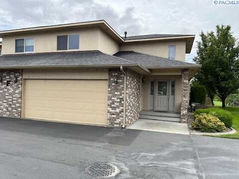 3710 W Canyon Lakes Dr, Kennewick, WA 99337
