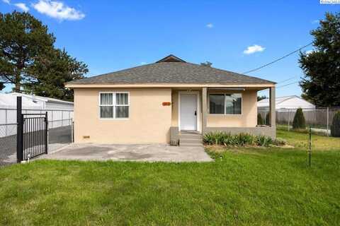 212 S 39th Ave, West Richland, WA 99353
