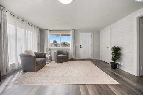 212 S 39th Ave, West Richland, WA 99353