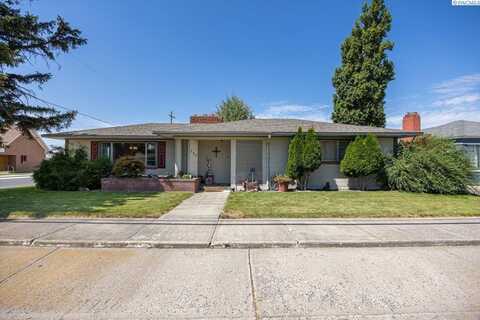 137 S Burke, Connell, WA 99326
