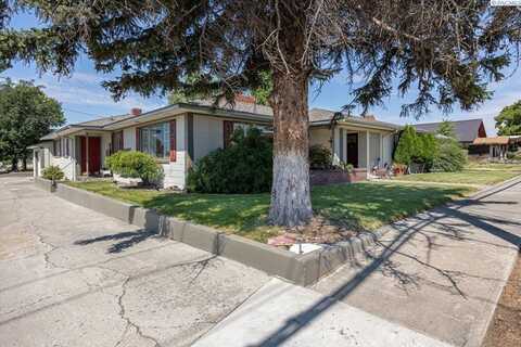 137 S Burke, Connell, WA 99326